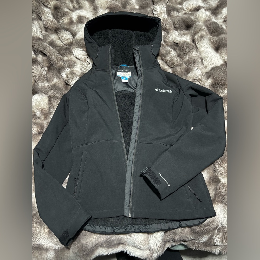 Columbia Women’s Black Hooded Softshell Coat
